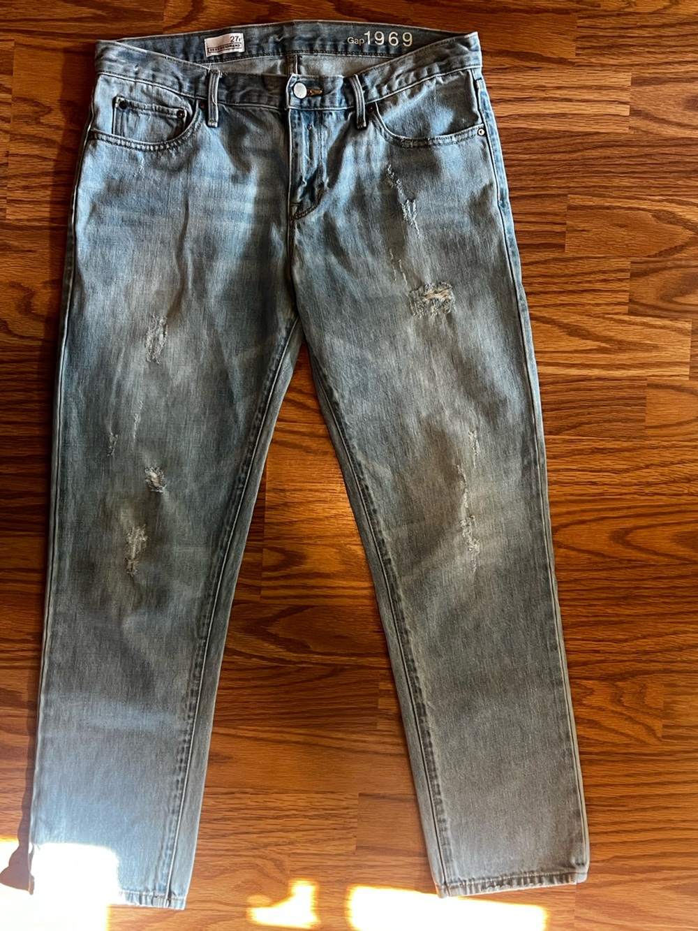 GAP Womans Sexy Boyfriend Light Blue Slim Straight Jeans with Distress - 27